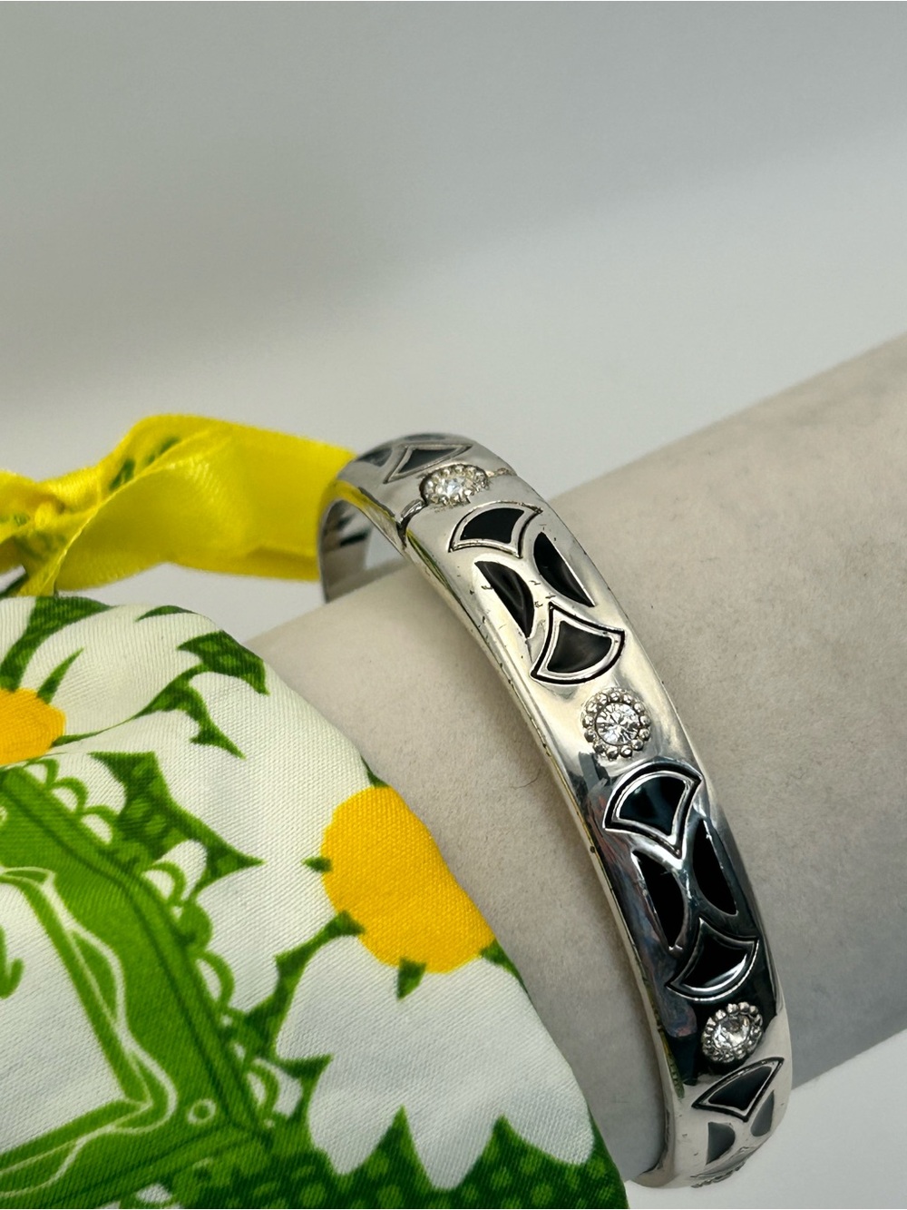Brighton Capella Bangle Bracelet Magnetic Hinged Black Enamel Silver Plated - Picture 4 of 16